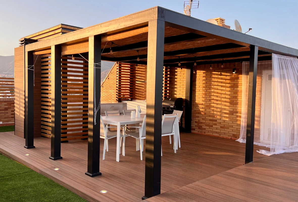 Deck and outdoor structure framing contractor in Los Angeles